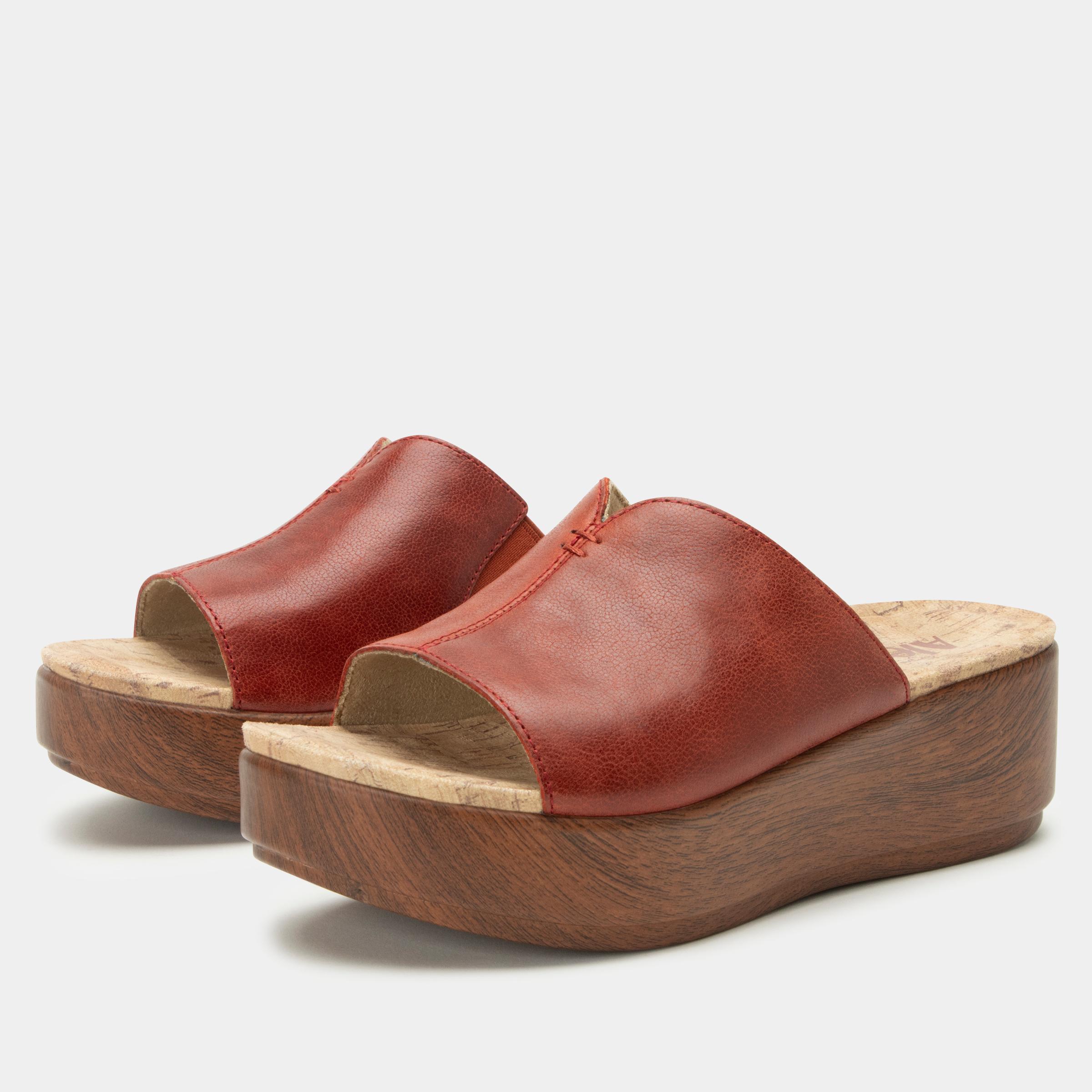 Triniti Flatform Outsole Garnet-Alegria